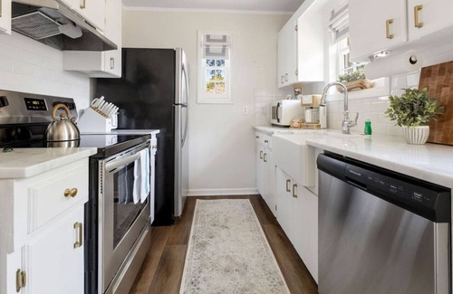 Rosewood House | Blue Haven of Rosewood | 3BR | Recently Renovated!