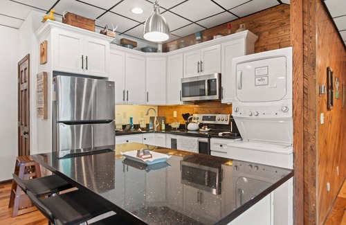 California Apartment | Blue Heron on Little Kingston Creek