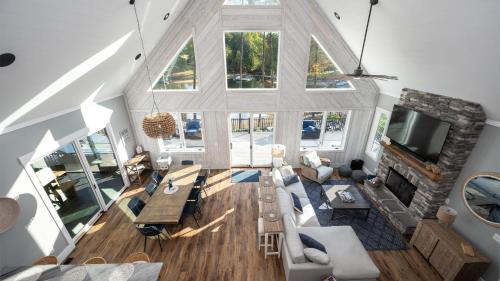 Lake Norman of Catawba House | Blue Heron by AvantStay Lakefront Dock Pool Theater Sleeps 22