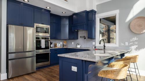 Lake Norman of Catawba House | Blue Heron by AvantStay Lakefront Dock Pool Theater Sleeps 22