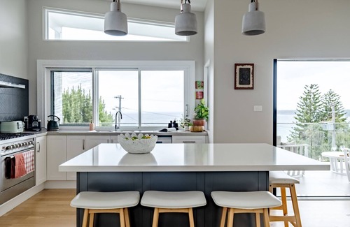 Mollymook Beach House | Blue Horizon in Mollymook Beach