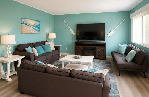Bay City House | Blue Horizon Lake House - Renovated 3BR 2BA on the Beach