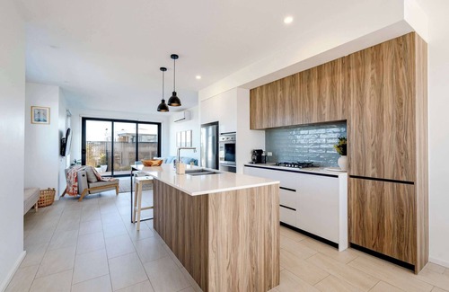 Torquay Apartment | Blue Horizon Villa - Sunlit Terraces & Ocean Views