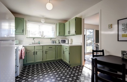 Mont-St-Hilaire Apartment | Blue House on the River