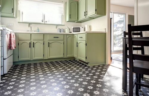 Mont-St-Hilaire Apartment | Blue House on the River