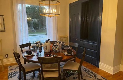 Maryville House | Blue House on Main - Pet Friendly