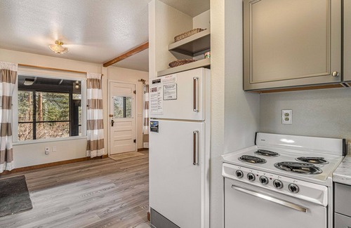 Estes Park Cabin | Blue Jay Bungalow – Mountain Cabin Near RMNP – 20-NCD0280
