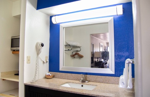 Sallisaw Hotel | Blue Jay Inn and Suites