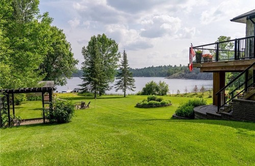 French River Cottage | Blue Jays Paradise: Lake Front Cottage