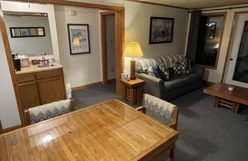 Claysburg Condo | Blue Knob Condo - 2/Queen Bedrooms, 2/Full Baths, Indoor Pool, Wet Bar & WiFi