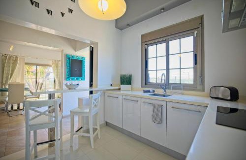 Bahia Calma Villa | BlUE LAGOON