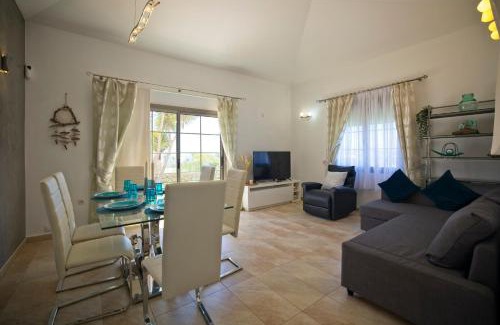 Bahia Calma Villa | BlUE LAGOON