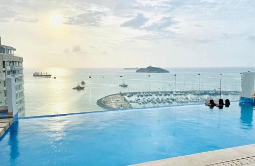 Historic Center Apartment | "Blue loft Oceanview Minimalist Studio in Marina Rooftop Pool Prime Location"