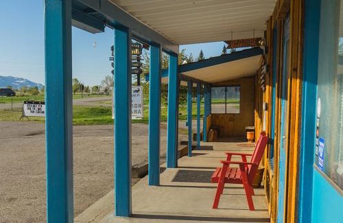 Cameron Resort | Blue Moon Saloon