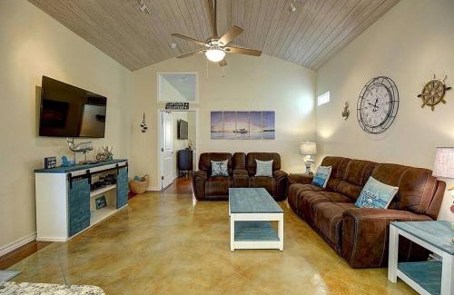 Port Aransas House | Blue Pelican at Pirates Bay Resort