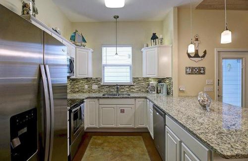 Port Aransas House | Blue Pelican at Pirates Bay Resort