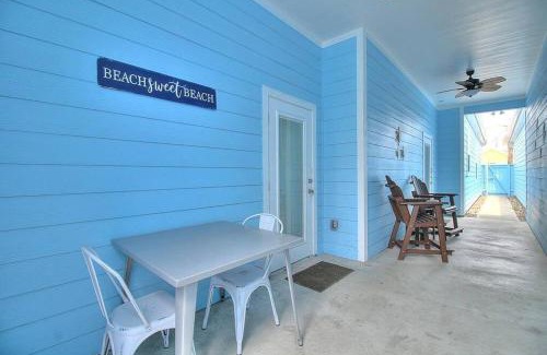 Port Aransas House | Blue Pelican at Pirates Bay Resort
