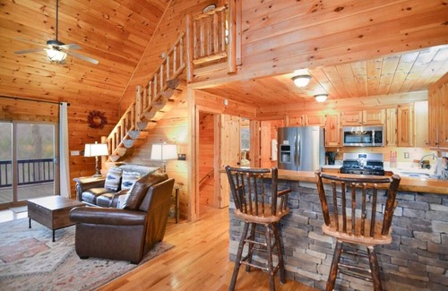 Ridgeline Vistas Cabin | Blue Ridge Cabin: Mountain Views: Couple's Paradise: Hot Tub: Fire Pit: Arcade