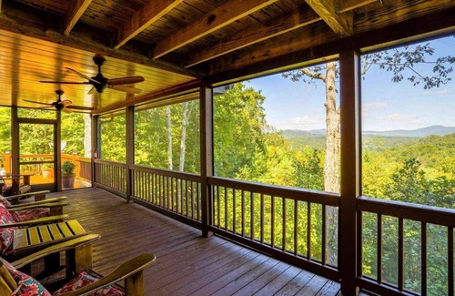 Ridgeline Vistas Cabin | Blue Ridge Cabin: Mountain Views: Couple's Paradise: Hot Tub: Fire Pit: Arcade