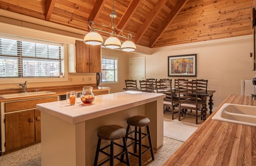 Pinetop Cabin | Blue Ridge Chalet: Light & Bright Mountain Cabin