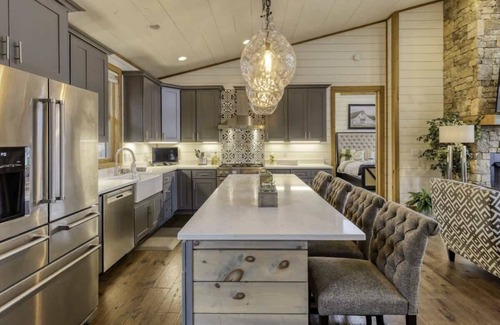 Mineral Bluff Cabin | Blue Ridge - Pool - Hot Tub - Views