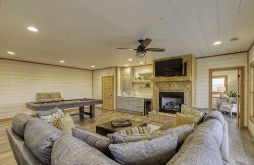 Mineral Bluff Cabin | Blue Ridge - Pool - Hot Tub - Views