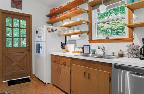 Brevard Cabin | Blue Ridge SUNSET VIEW in Brevard! Nestled high on 12 peaceful acres of nature!