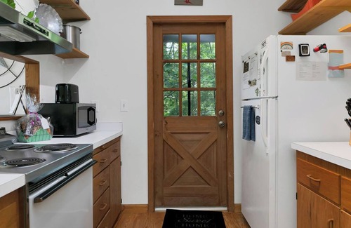 Brevard Cabin | Blue Ridge SUNSET VIEW in Brevard! Nestled high on 12 peaceful acres of nature!