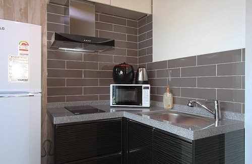 Yeongdeok Condo | Blue Road Town Pension-Crystal