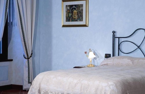 Bedizzole Other | Blue Room