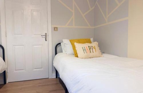 Wembley Central Apartment | Blue Rose