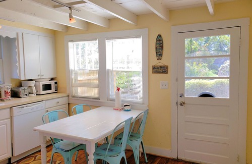 Chincoteague House | Blue Skies - SFH - Close to Town - Pet Friendly - NO LINENS PROVIDED