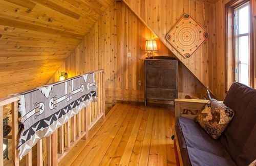 Sequim Cabin | Blue Sky Cabin - Custom-built Log Home on a Private Airfield and Adjacent to a