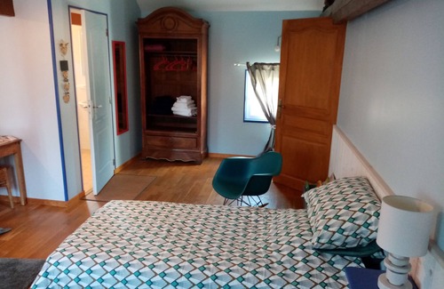 Gavray Bed & Breakfast | BLUE spacious room - Breakfast included