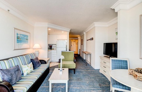 Ortona Park House | Blue Sunrise Oceanfront with Kitchen