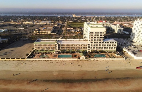 Ortona Park House | Blue Sunrise Oceanfront with Kitchen