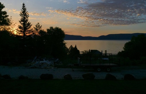 Garden City Cabin | Blue View Bear Lake-5 bedroom 3.5 bath log cabin, incredible views! Sleeps 18!