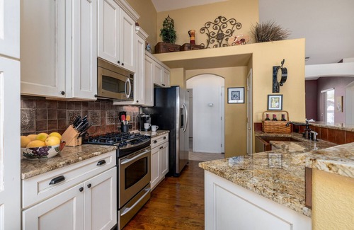 The Bluffs House | Blue Wolff Resort - 3 br/d ba private pool, spa near dining, hiking, golf!