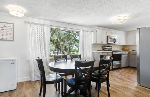 Panacea House | Blue Zone – Your no-stress zone for sun-soaked fun