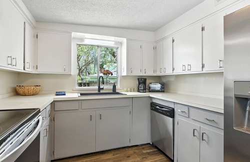 Panacea House | Blue Zone – Your no-stress zone for sun-soaked fun