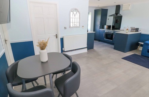 Nantgarw Cottage | Bluebell Cottage