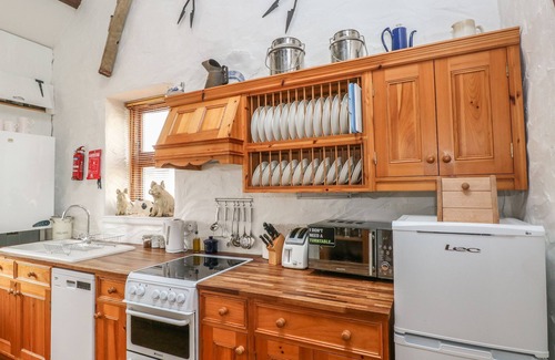 Milford Haven Cottage | BLUEBELL COTTAGE, pet friendly, with a garden in Rosemarket