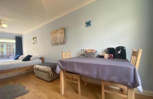 Bray on Thames House | Bluebelle