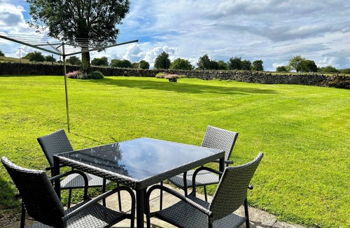 Newton Grange Cottage | BLUEBIRD COTTAGE, family friendly, with a garden in Parwich