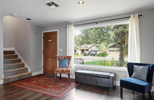 Southwest Bend House | Bluebird Day - Brooks House