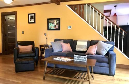 Old Bend House | Bluebird Day - Cinder Cone Bungalow