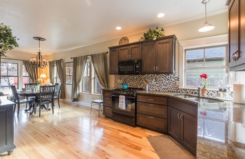 River West House | Bluebird Day - Harmon Park Bungalow