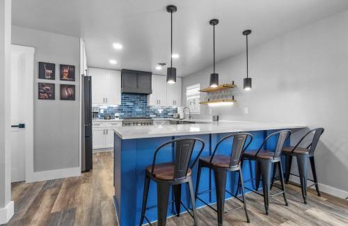 Fredericksburg House | BlueBonnet Bungalow - Hot Tub & Fire Pit