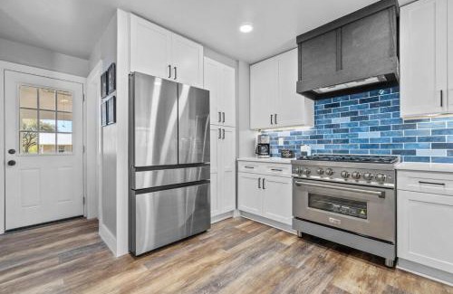 Fredericksburg House | BlueBonnet Bungalow - Hot Tub & Fire Pit