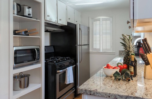 Spring Lake Cottage | Bluegill Cottage l Cozy Fall Nights, S’mores & Lakefront Fun